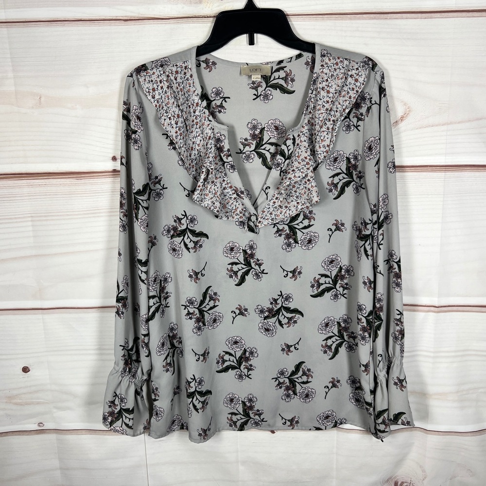 LOFT Ruffle Floral Blouse Womens Size M Gray Flower Long Sleeve V-Neck Top